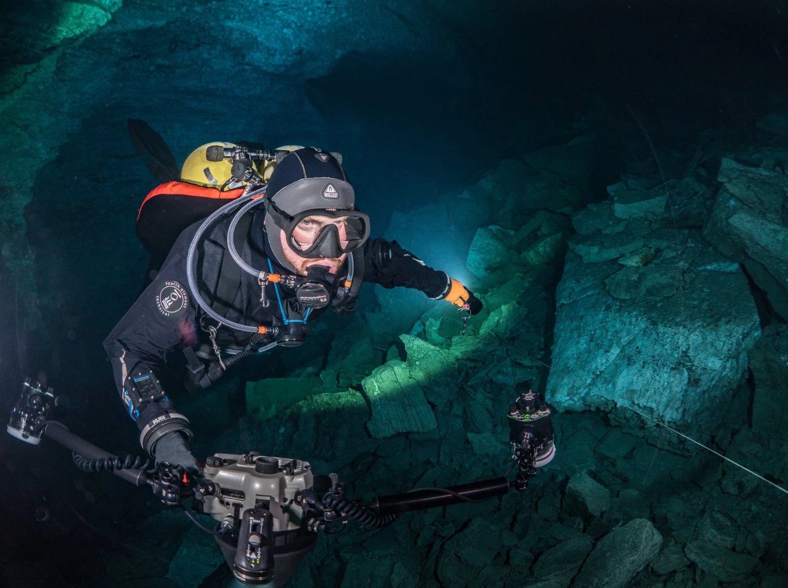 Diving cave